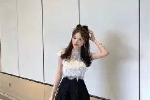 知名网红表妹李 KK破产！未婚生女后掉粉上百万转行去卖小吃