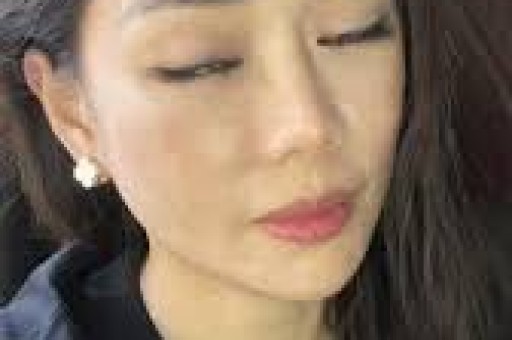 知名网红 表妹李 KK 破产！未婚生女后掉粉上百万转行去卖小吃