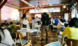 6月12日：2188元一碗天价面！杭州店主含泪晒成本：8只虾就1600元